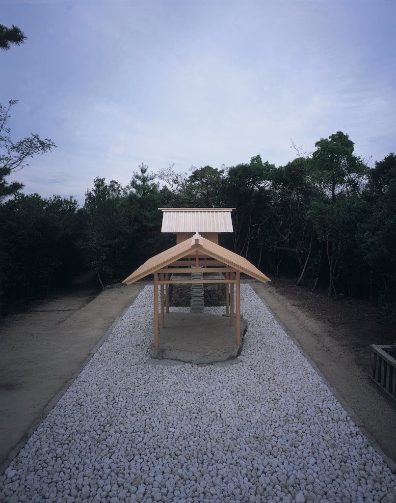 家プロジェクト「護王神社」 杉本博司＂Appropriate Proportion＂  写真：杉本博司