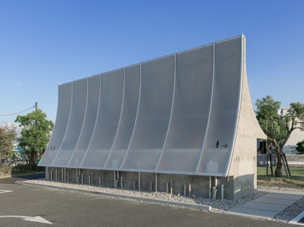 中山英之建築設計事務所「石の島の石」Photo: ICHIKAWA Yasushi