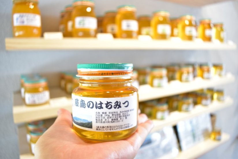 実は屋島は県内でも有数の蜜源に恵まれた山。「屋島」のはちみつなど、この土地ならではの商品はお土産にもぴったり！
