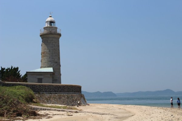おすすめは砂浜から見る灯台