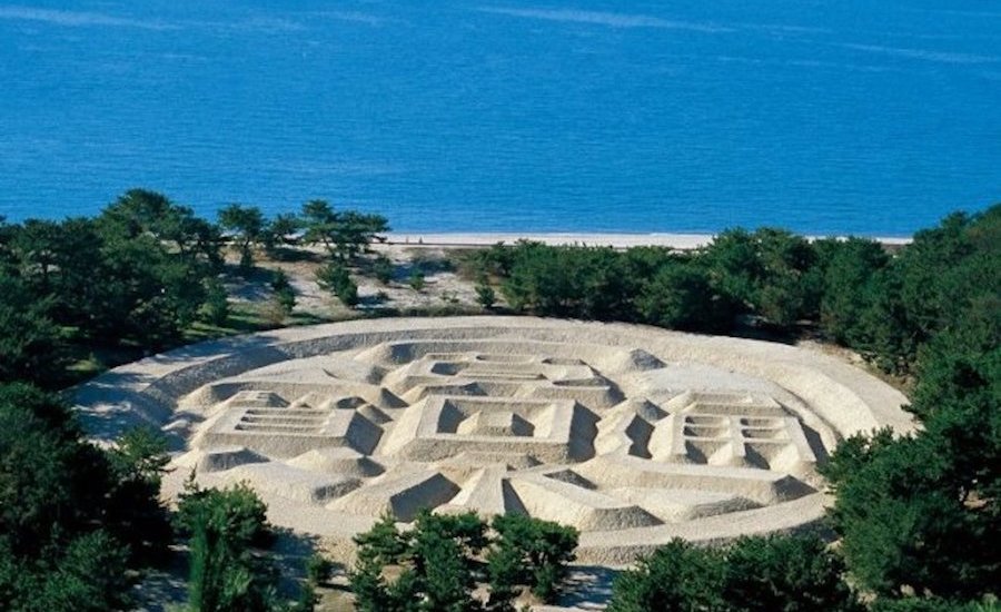 銭形砂絵 琴弾公園内 スポット 体験 香川県観光協会公式サイト うどん県旅ネット 銭形砂絵 琴弾公園内 スポット 体験 香川県観光協会公式サイト うどん県旅ネット
