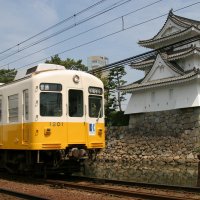 ことでんと高松城（玉藻公園）