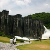 豊稔池堰堤（アーチダム）