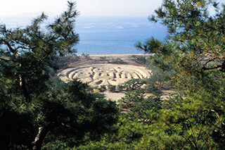 Zenigata Sand Coin (Kotohiki Park)