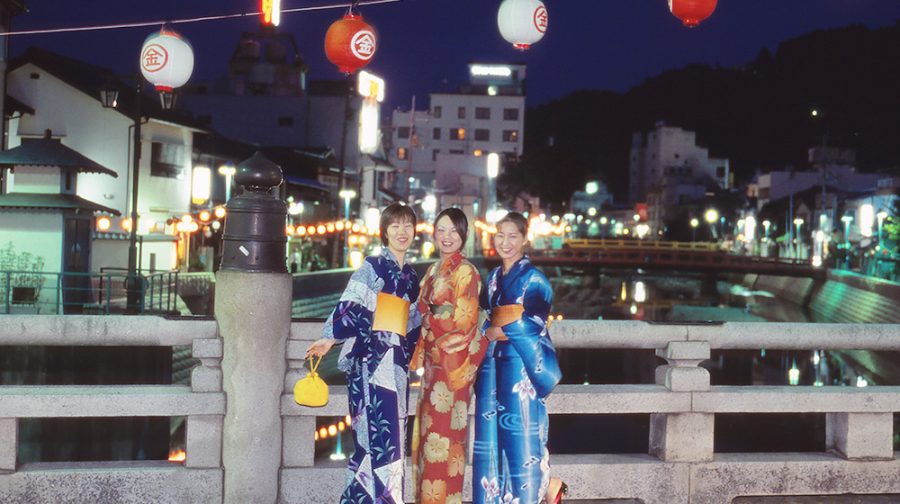 温泉乡夜景