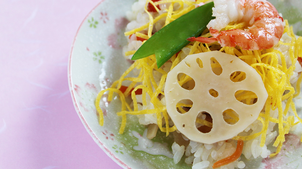 散寿司 季节食材拌入寿司饭中的一款。略带甜味的米饭味美可口。